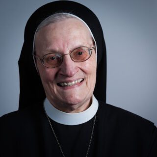 Schwester Ancilla Placida Anneliese Groß * 21.08.1929 in Gelsenkirchen E 20.08.1951 in Heiligenstadt ✝ 24.04.2026 in Wadersloh-Diestedde